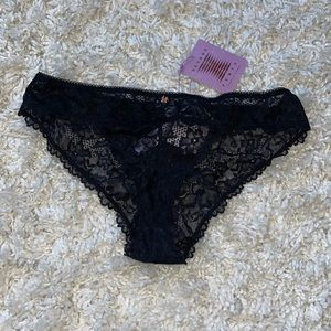 Savage X Fenty size:medium black lace panty (new with tags)